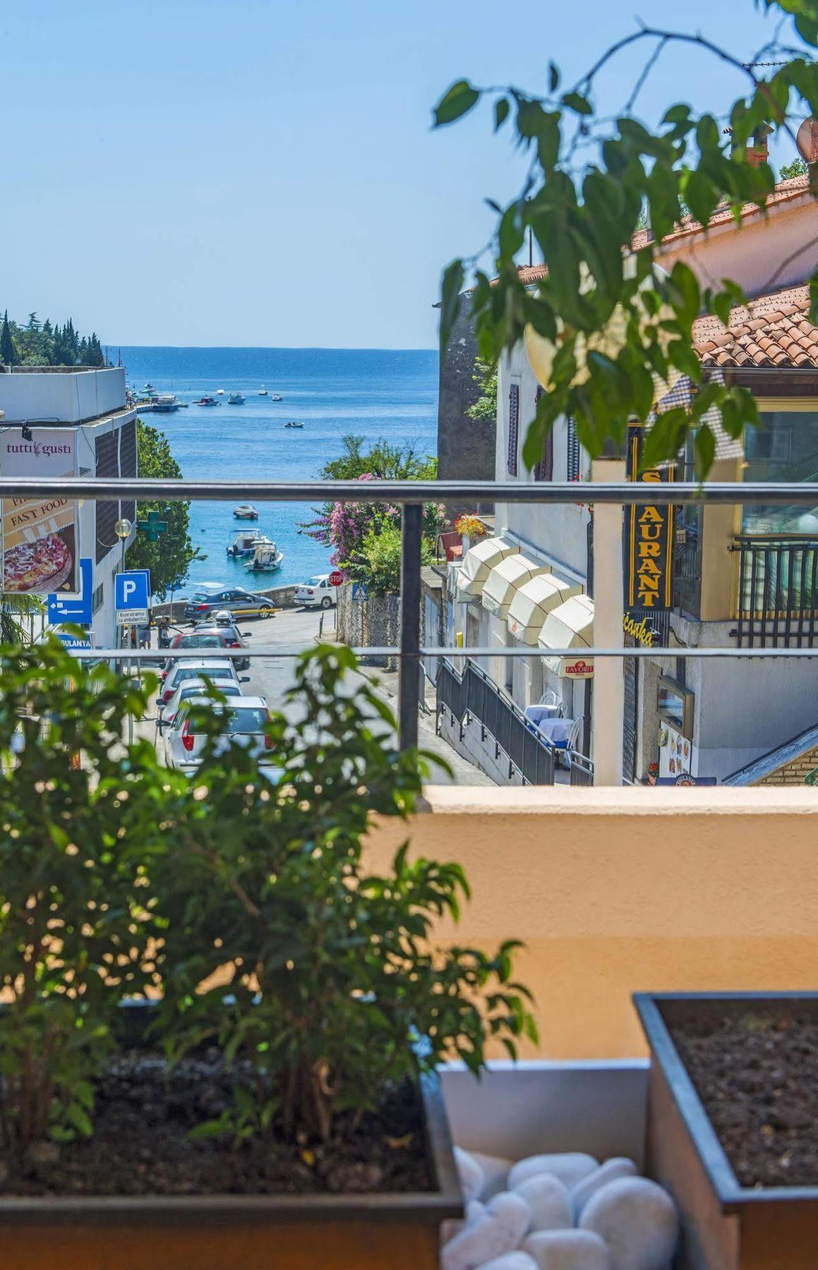Hotel Amfora Rabac Exterior photo