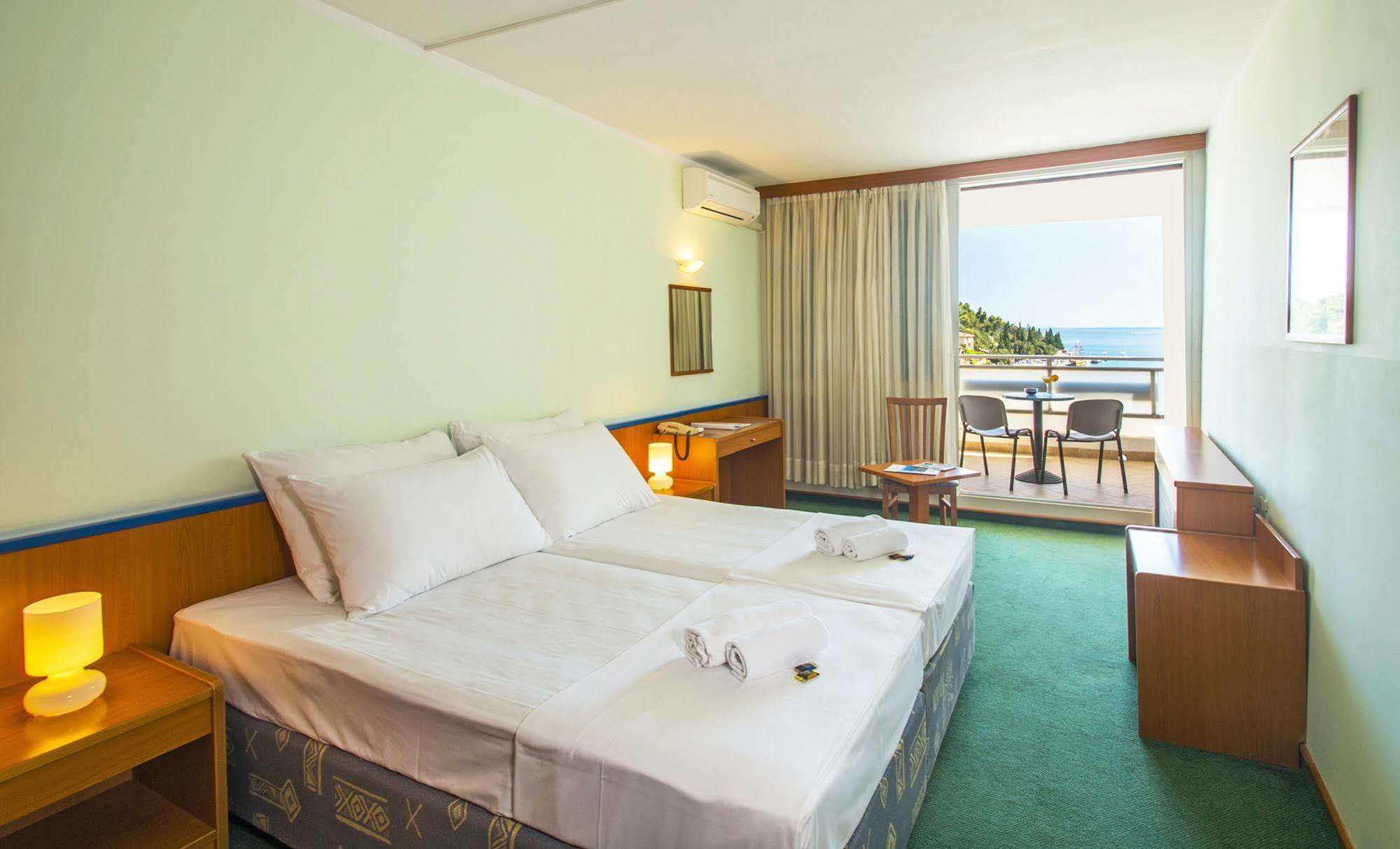 Hotel Amfora Rabac Exterior photo